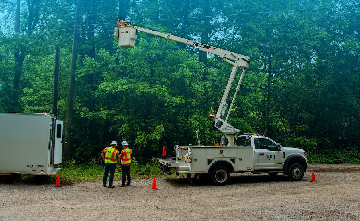 /uploads/fiber-shopping-images/fiber-overhead-construction.png